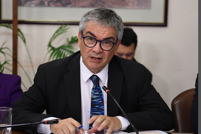 Ministro Marcel llama a la oposición a generar acuerdos y 