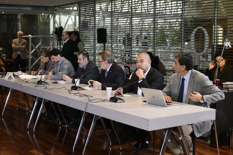 Colegio Médico denunció que las Isapres tienen una deuda de $250 mil millones en prestaciones médicas