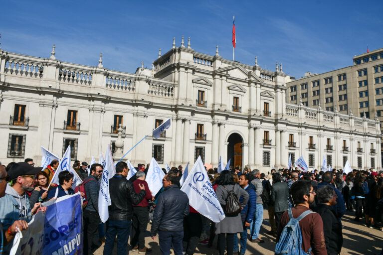 Gremio de profesores convocó a manifestaciones en distintos puntos del país previo a la Cuenta Pública