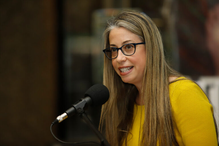 Embajadora de EE.UU. descartó retirar a Chile de Visa Waiver tras acusación de fiscal Spitzer por 
