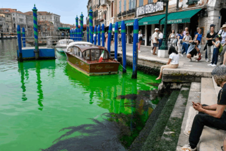 Autoridades descubren qué era el líquido que tiñó el Gran Canal de Venecia de color verde