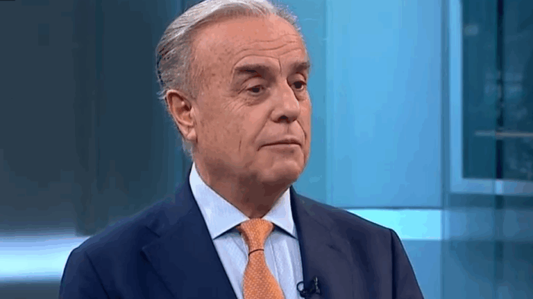 Exministro Santelices y responsabilidad de isapres en su crisis: 