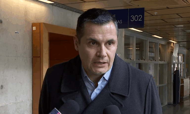Excarabinero acusado de dejar ciego a Gustavo Gatica dice que se enteró por la prensa de determinación de la Fiscalía