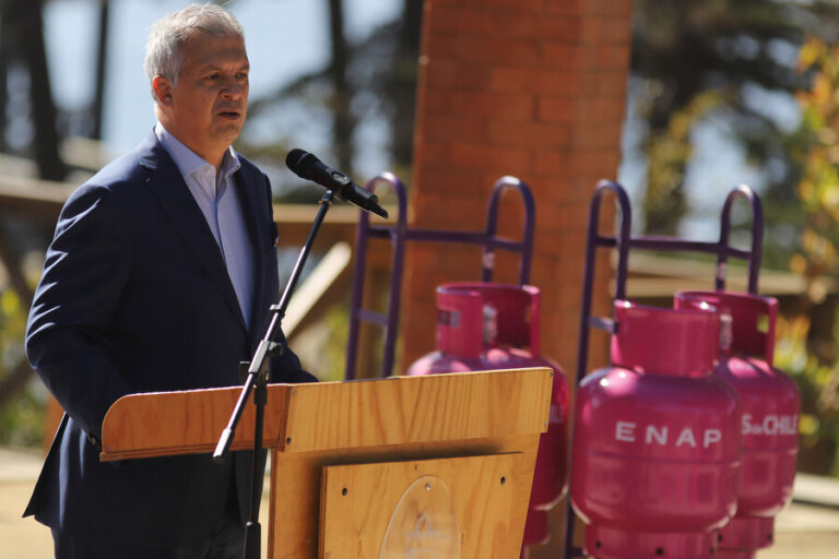 Exministro Huepe defiende piloto “Gas a precio justo” tras polémica por alto costo de los cilindros: “Hay que despejar mitos