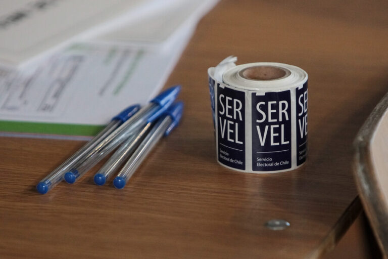 Elección Consejo Constitucional: ¿Qué pasa si estoy en la fila a la hora del cierre de mesas?