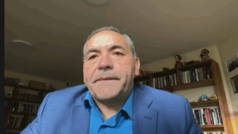 Senador Fidel Espinoza (PS): “Al presidente Boric lo hacen vivir en un mundo de Bilz y Pap cuando sale a regiones”