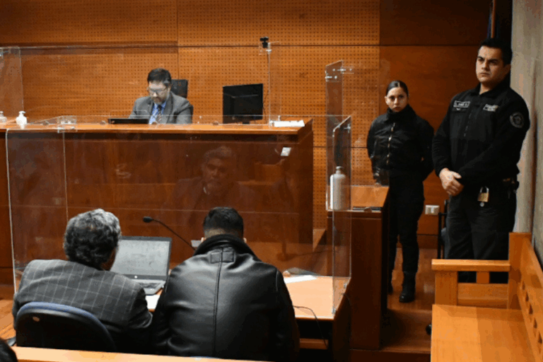 Ordenan arresto domiciliario para hombre acusado de matar a dos adolescentes durante presunto portonazo