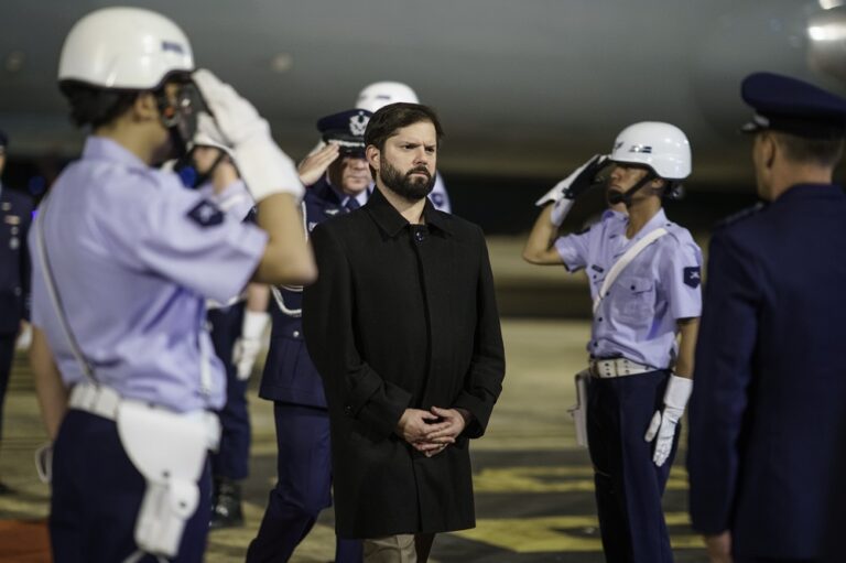 Pdte. Boric llegó a Brasil para participar este martes en la reunión de mandatarios de América del Sur