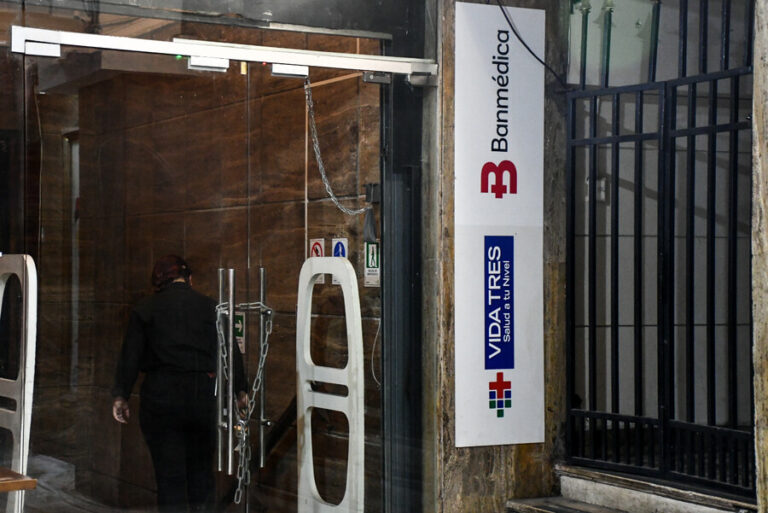 Data Influye: 36% opina que el Gobierno debe obligar a las Isapres a pagar excedentes, aunque signifique su quiebra