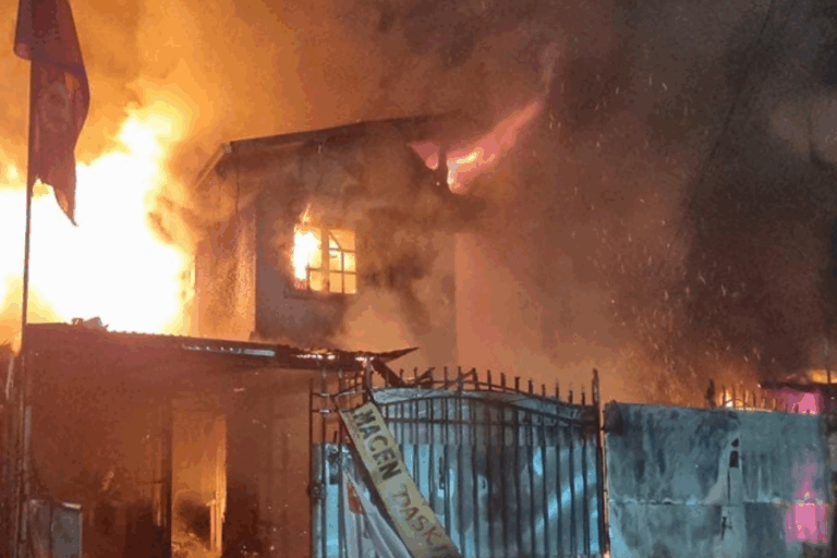 Incendio en Talca deja 3 muertos y una casa completamente consumida