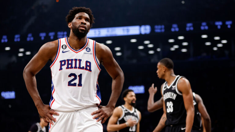 Embiid se quedó con el MVP de la NBA: Así fue su emotiva reacción