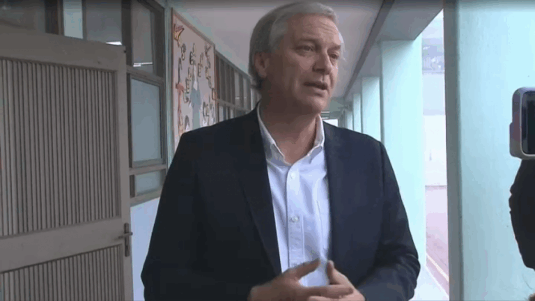 Kast y llamado de Chahuán: 