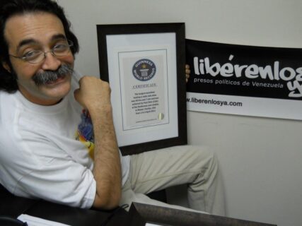 El día que Paul Sfeir, republicano que se impuso en Atacama, hizo una transmisión de 40 horas para lograr un Récord Guinness