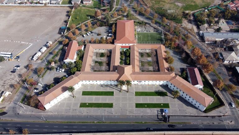 Caso Luminarias: Mano derecha del alcalde Codina habría recibido 66 pagos en efectivo por $203 millones