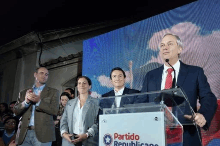 Columna de Jorge Cordero y Alexander Nanjarí: Rechazo presidencial y el Partido Republicano