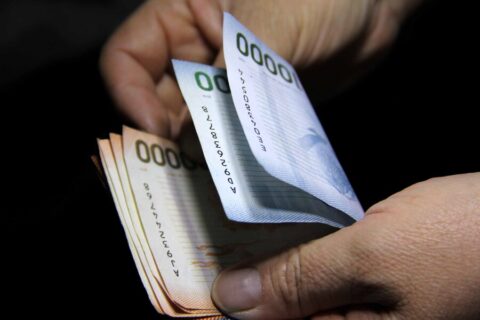 Nuevo reajuste al sueldo mínimo: Gobierno cambia su propuesta inicial y plantea alza de $14 mil