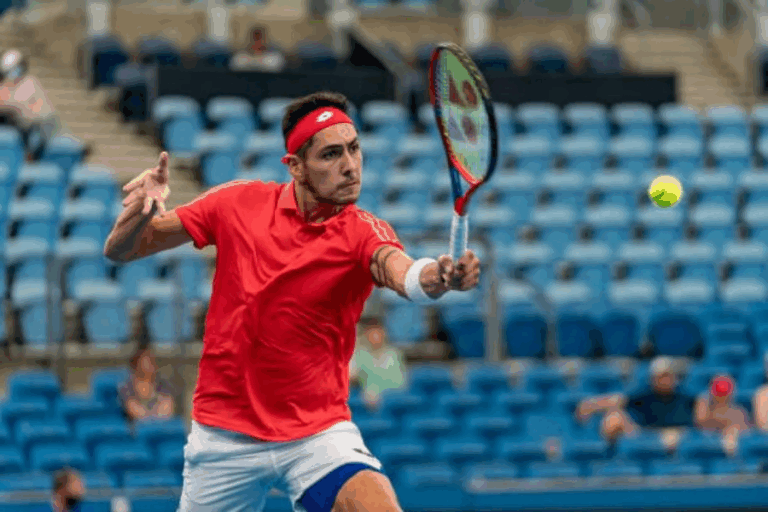 Tabilo se impuso sobre Gojo y quedó a un paso del cuadro principal en Roland Garros