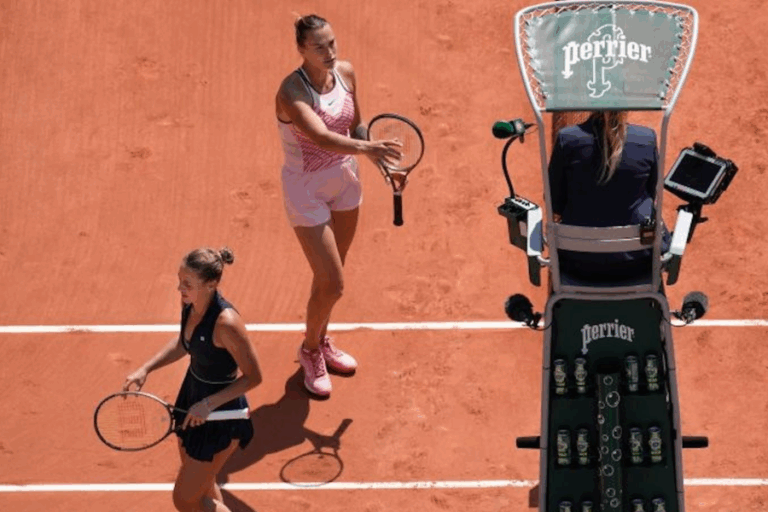 Tensión en Roland Garros: Abuchean a la ucraniana Kostyuk por negarse a darle la mano a la bielorrusa Sabalenka