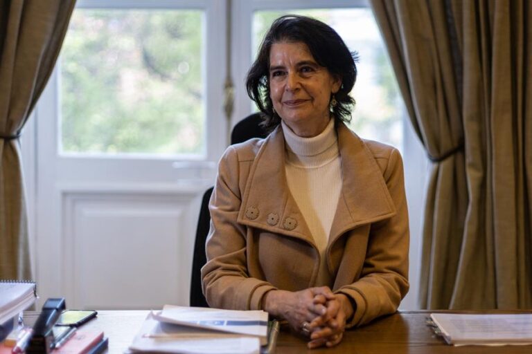 Presidenta de la Comisión Experta: 