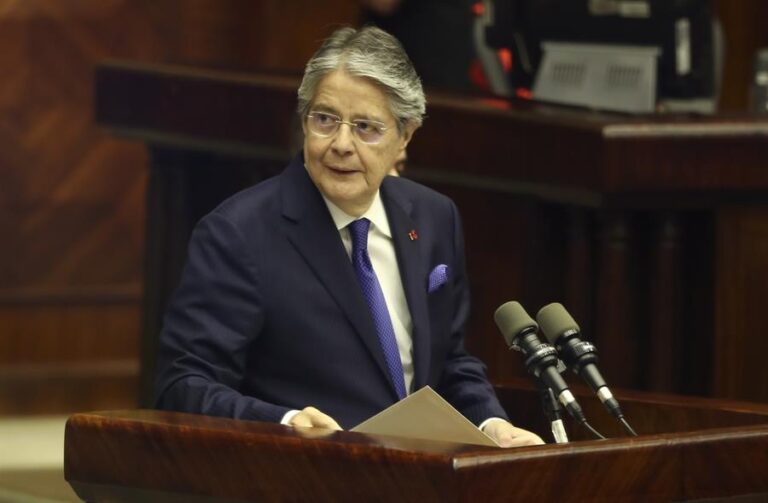 Lasso por juicio político en su contra: 