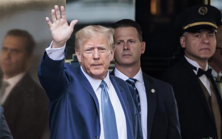 Juez limitó capacidad de Trump de publicar en redes sociales datos sobre el caso de pagos a Stormy Daniels
