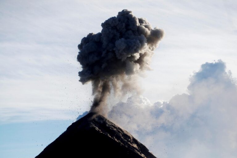 Volcán de Fuego en Guatemala se encuentra en alerta por actividad eruptiva de 