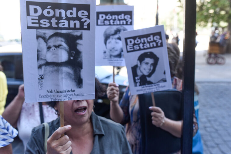 Presentan proyecto de ley que busca tipificar con prisión el negacionismo de violaciones a derechos humanos