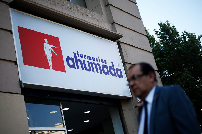 Anuncian venta de Farmacias Ahumada en Chile