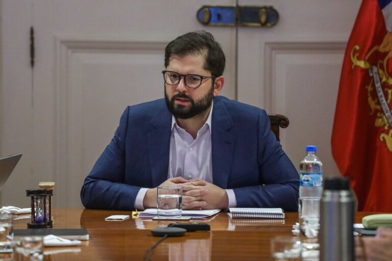 Presidente Boric respondió a Milad por deudores de alimentos: 