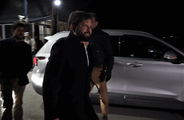 Pdte. Boric llegó a Punta Arenas para votar el domingo: 
