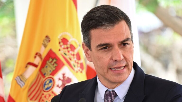 Sánchez elogia la postura de la selección española tras el escándalo de Rubiales: 