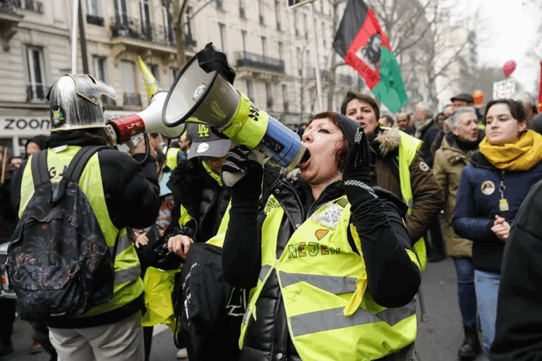 Francia: 400 policías heridos tras jornada masiva de protestas marcada por la reforma de pensiones