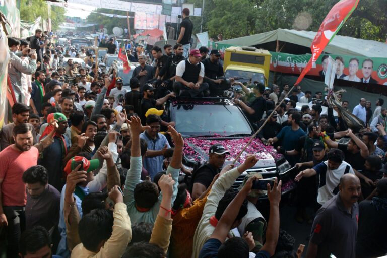 Raúl Sohr analiza violentas protestas en Pakistán tras arresto de Khan: 