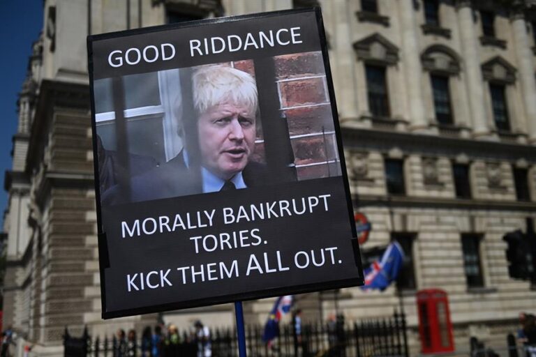 Raúl Sohr y sanciones a Boris Johnson por Partygate: 