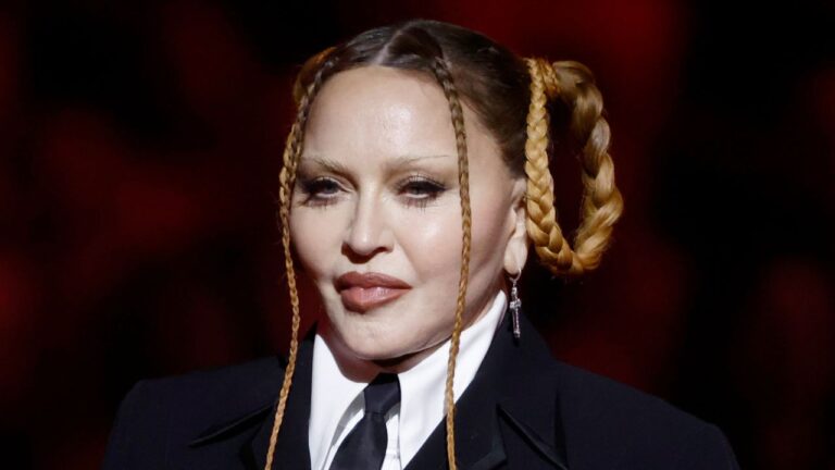 Madonna fue hospitalizada por una infección bacteriana grave y pospone su gira mundial 