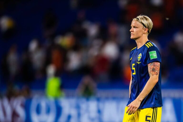 Exfutbolista sueca aseguró que la FIFA las obligó a enseñar sus genitales para jugar el Mundial: “Fue humillante”