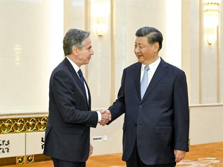 Para tratar de enfriar las tensiones: Antony Blinken se reúne con Xi Jinping en el último día de su visita a Beijing