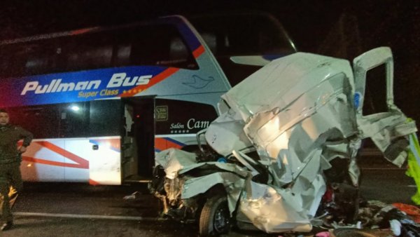 Accidente en la Ruta 5 Sur deja un muerto: Bus de pasajeros impactó contra dos vehículos