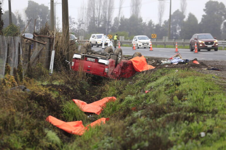 San Javier: Ocho muertos deja accidente de tránsito en Ruta 5 Sur