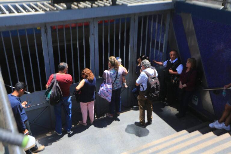 Carabineros detuvo a hombre que amenazó con un cuchillo a pasajeros en la estación de Pedro de Valdivia