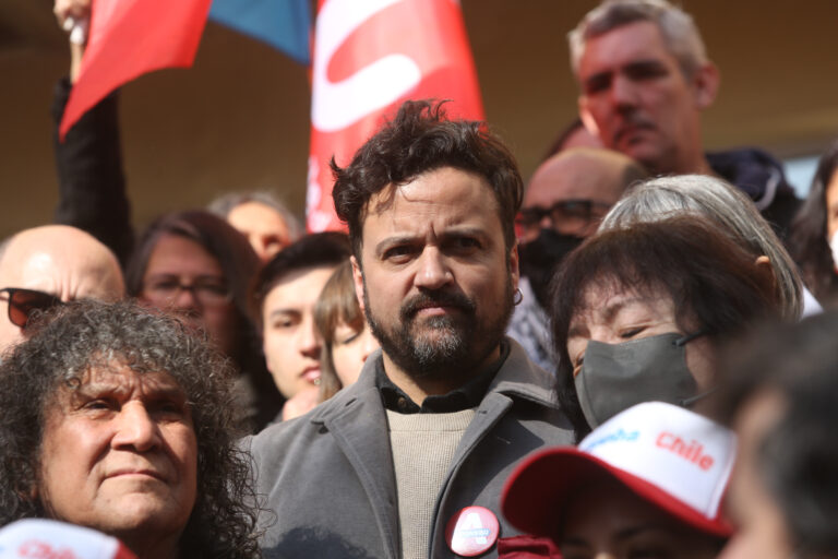 El exconvencional Achurra fue designado como director de la División de Organizaciones Sociales de la Segegob