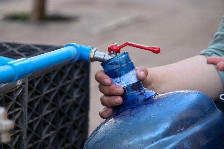 Corte de agua en Los Andes: Revisa dónde están los puntos de abastecimiento