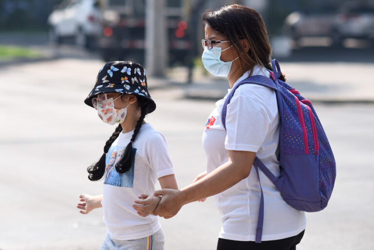 Dr. Artaza llama a las familias a retomar el uso de mascarilla ante aumento de virus respiratorios en niños