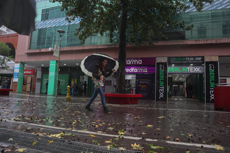 Senapred emitió alerta preventiva por sistema frontal en seis regiones de la zona centro-sur