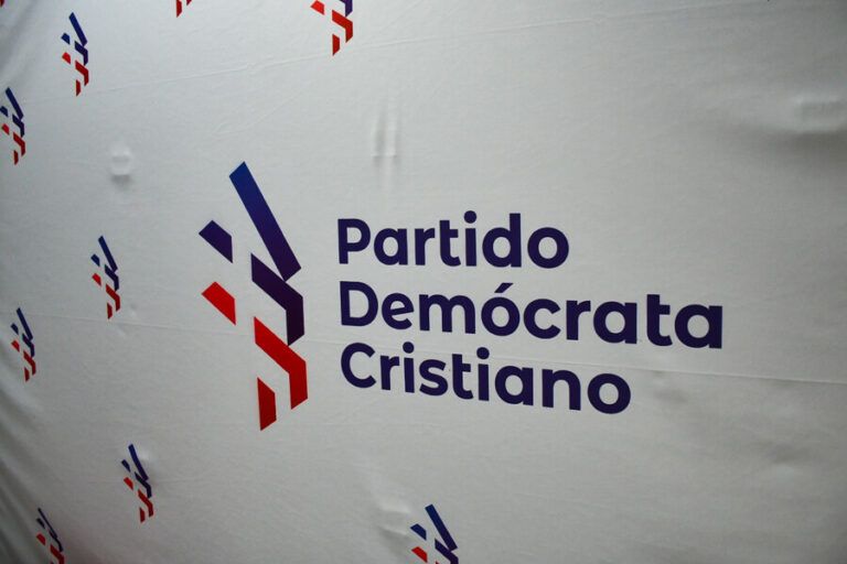DC expulsa al exjefe informático de gobierno de Bachelet detenido por almacenar pornografía infantil
