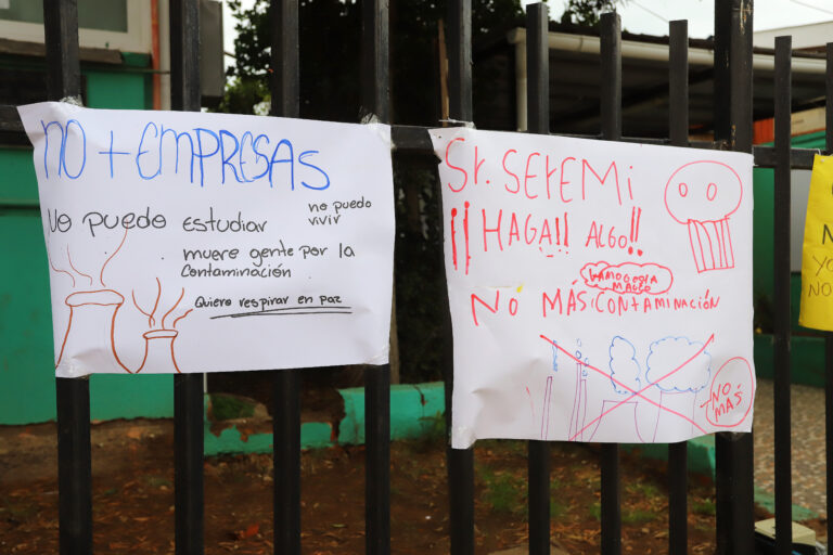 Cuatro establecimientos educacionales de Quintero anunciaron paro docente debido a la contaminación
