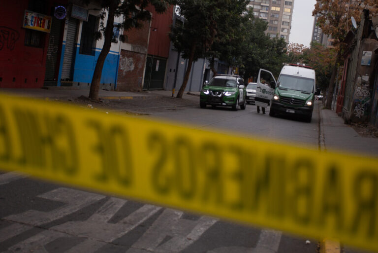 Centro de Santiago: Balacera fuera de local nocturno deja dos jóvenes heridos