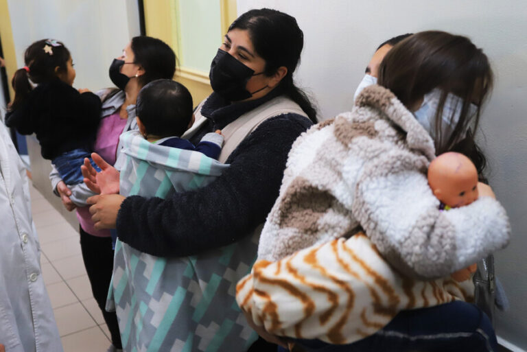 Inmunólogo afirma que alza de casos de virus respiratorios se debe a falta de contacto con enfermedades tras la pandemia