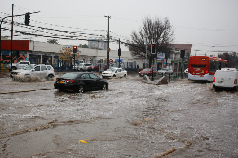 Sistema frontal en la zona centro-sur: Preocupación ante posibilidad de deslizamientos de tierra debido a alta isoterma cero