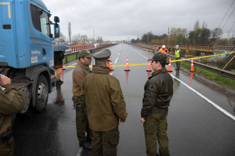 Suspenden tránsito sobre puente Lircay ante presencia de elemento sospechoso: GOPE descartó artefacto explosivo